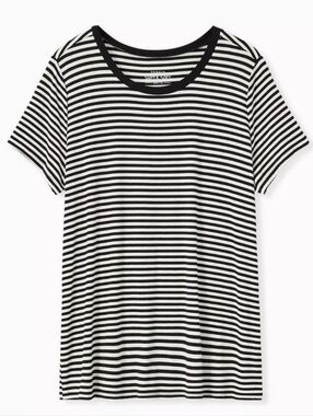 Torrid Sz 4 Black and White Striped Short Sleeve Tee